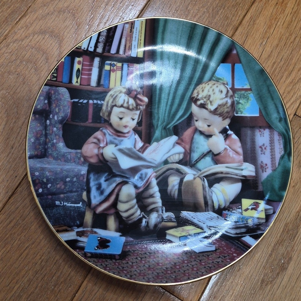 Danbury Mint M.J. Hummel Budding Scholars Little Companions Plate B421 1990